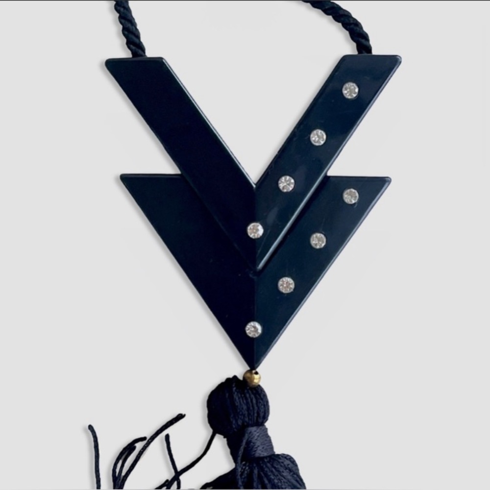 1980s‎ VALENTINO Black V Logo Pendant Necklace - Picture 4 of 10